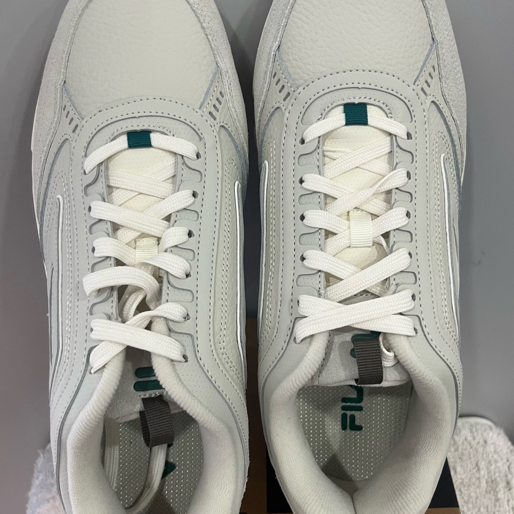 Fila Men's Gray and White Sneakers